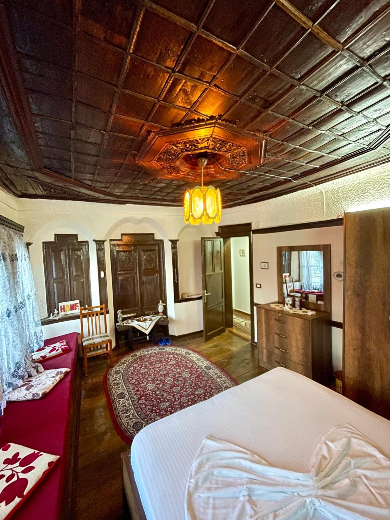 Restaurant & Guest House Semani Berat Exterior foto