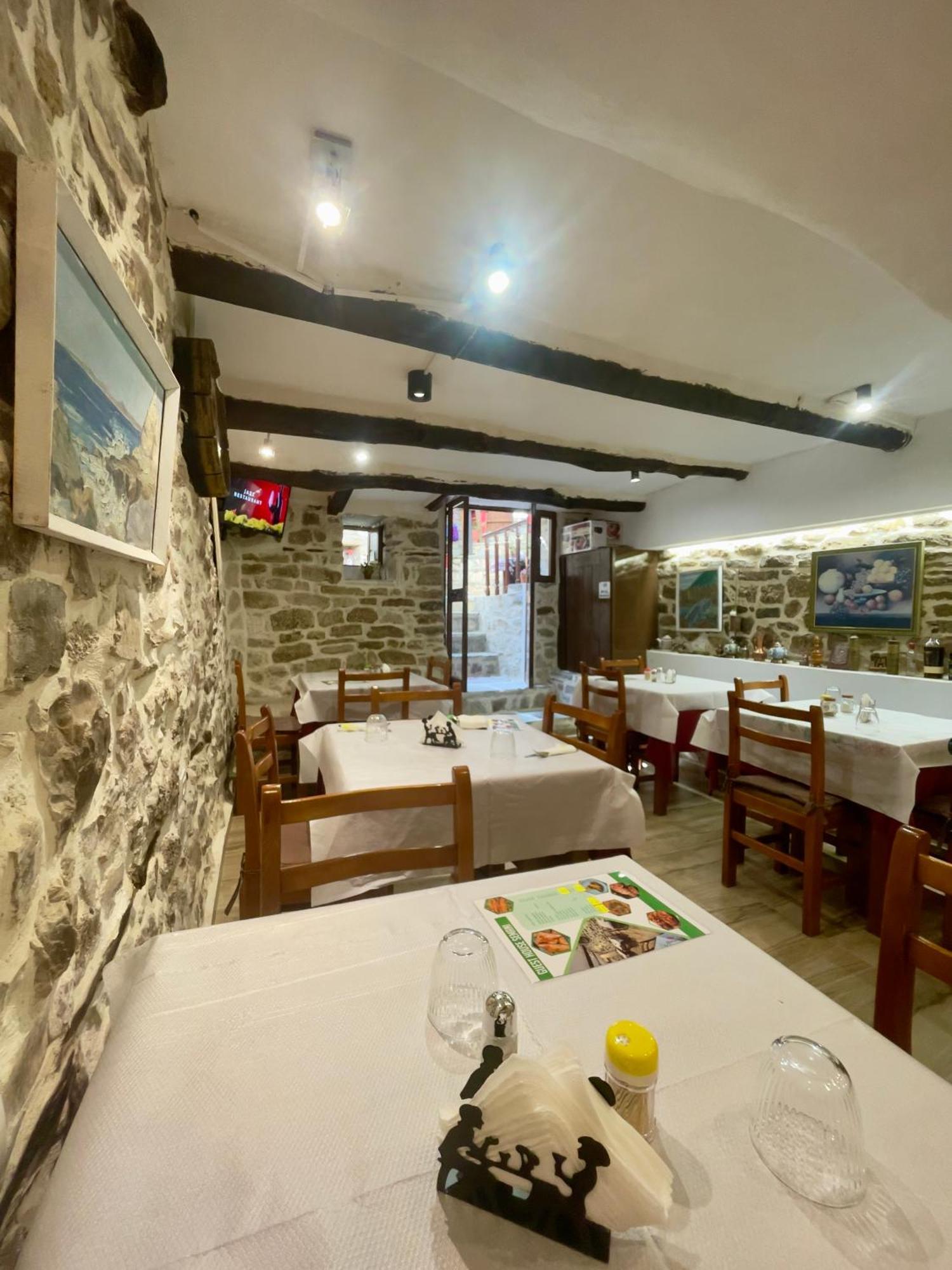 Restaurant & Guest House Semani Berat Exterior foto