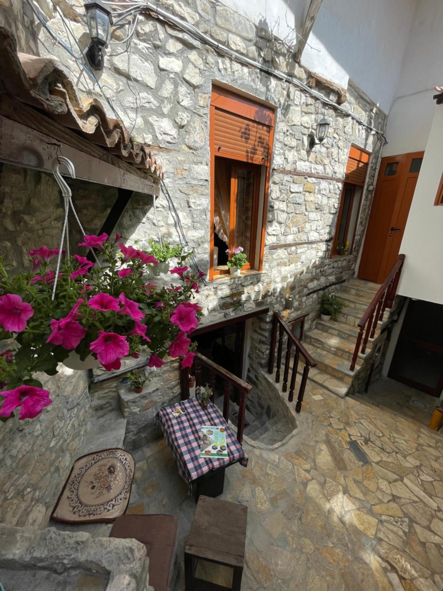 Restaurant & Guest House Semani Berat Exterior foto
