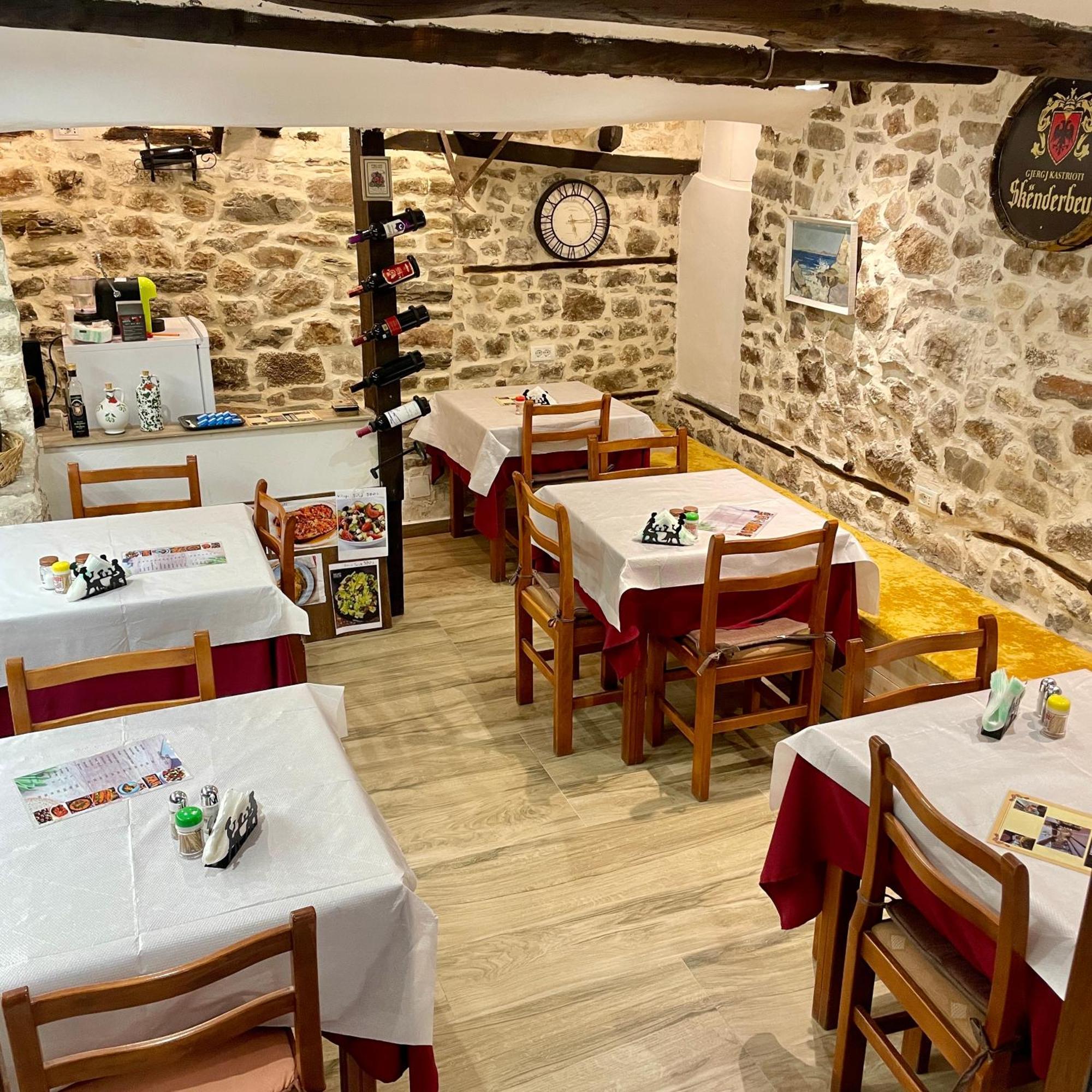 Restaurant & Guest House Semani Berat Exterior foto